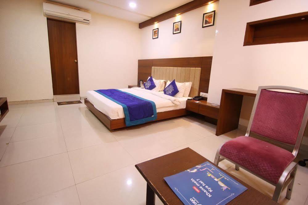 Hotel Oyo 1127 Hotel Metro Inn Ahmedabad