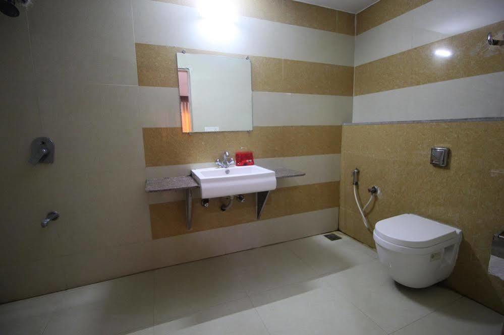 Oyo 1127 Hotel Metro Inn Hotel 3*