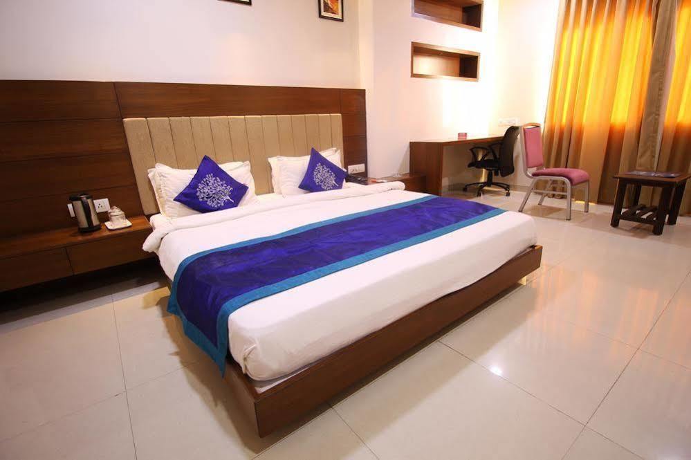 Oyo 1127 Hotel Metro Inn Hotel 3*